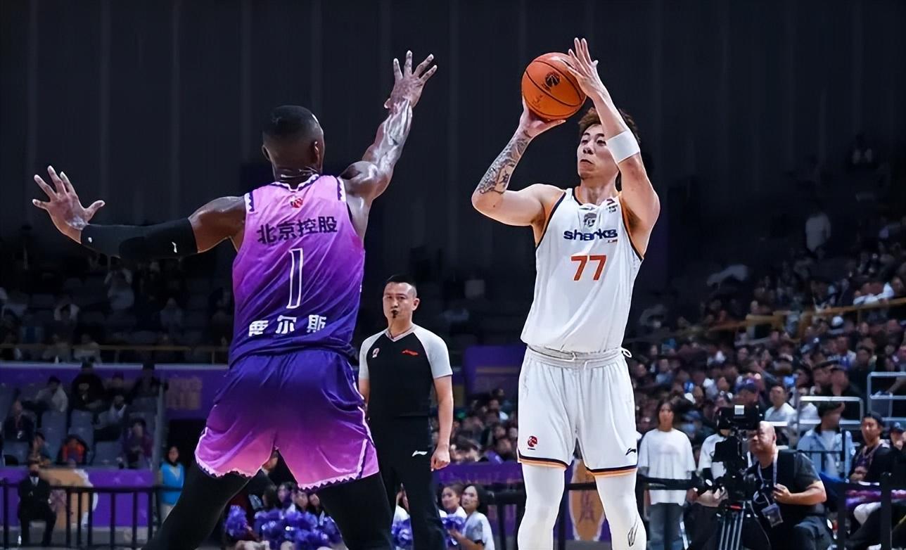 上海105-92北控4利好！麦基稳内线，张镇麟强势防守，李弘权太稳